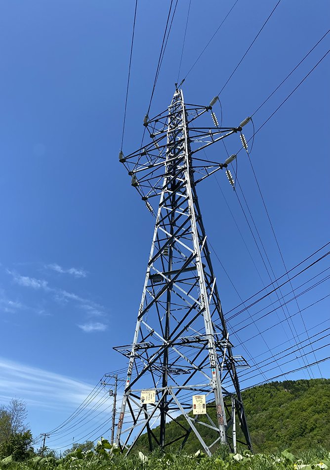 夏にそびえる北海道の鉄塔 100基　鉄塔写真