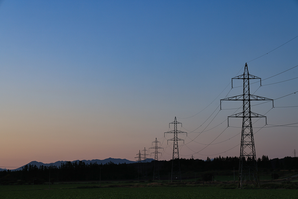 夏にそびえる北海道の鉄塔 100基　鉄塔写真