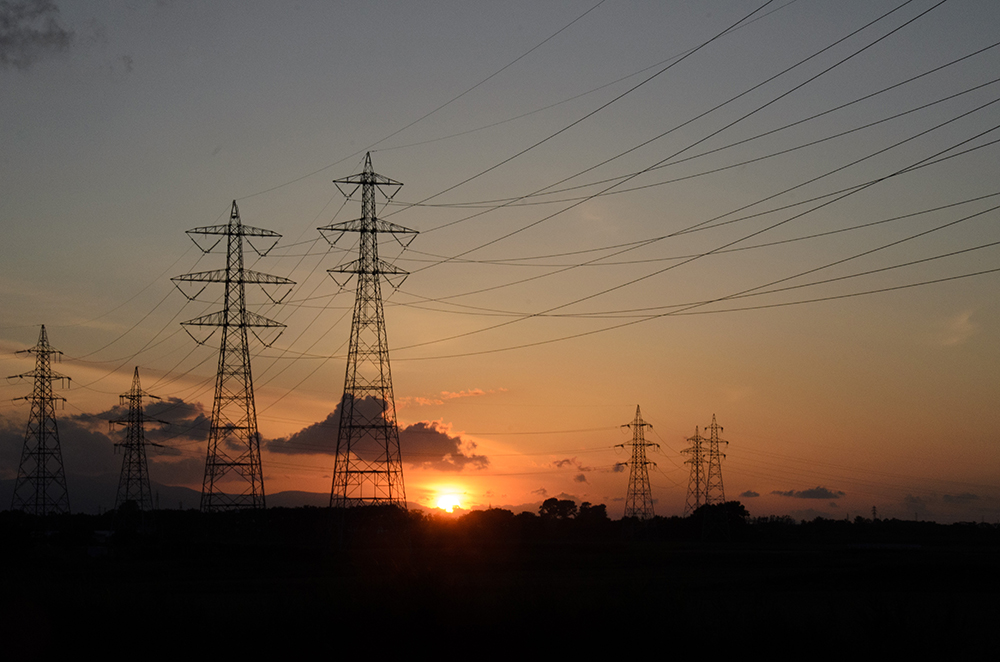 夏にそびえる北海道の鉄塔 100基　鉄塔写真
