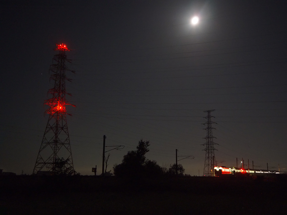 夏にそびえる北海道の鉄塔 100基　鉄塔写真