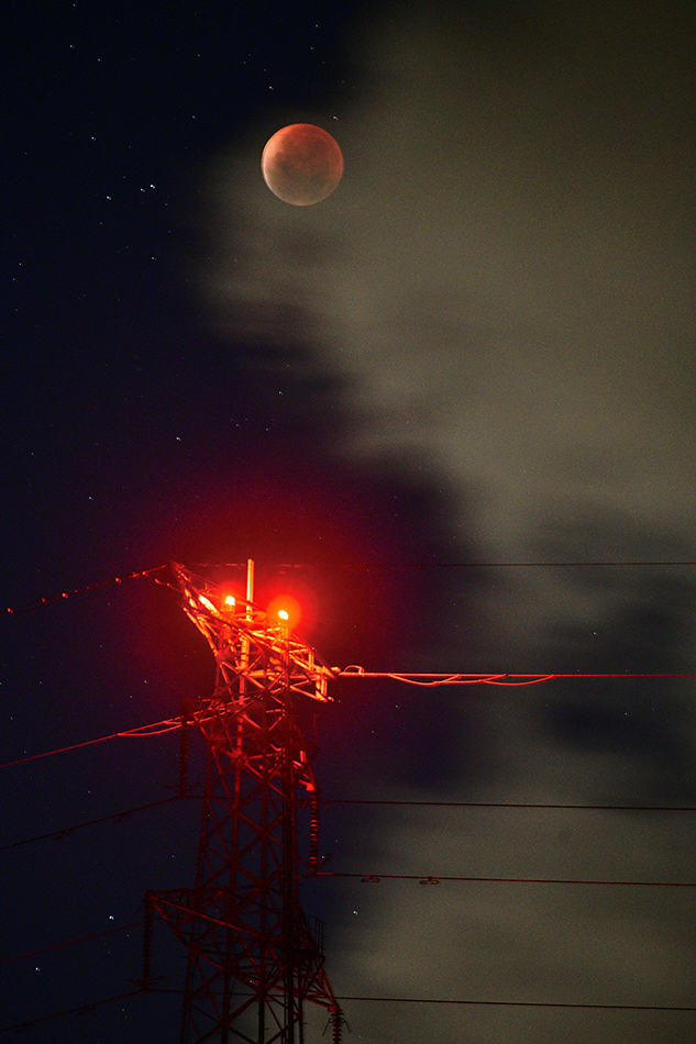 夏にそびえる北海道の鉄塔 100基　鉄塔写真