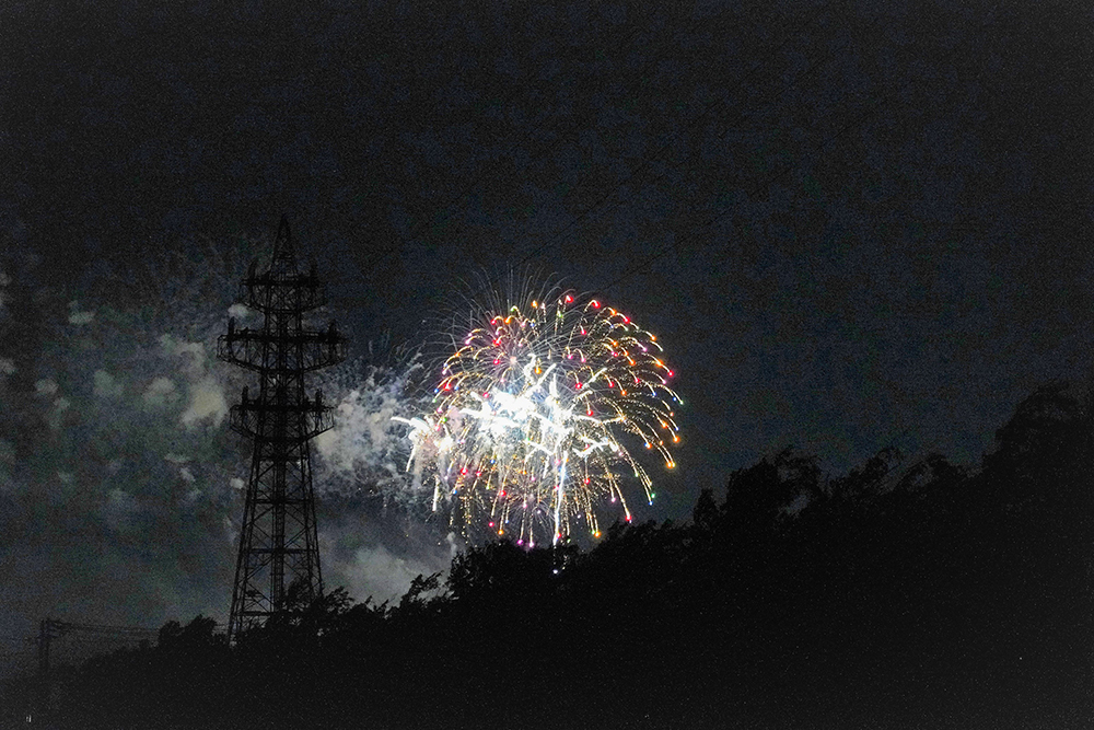 夏にそびえる北海道の鉄塔 100基　鉄塔写真