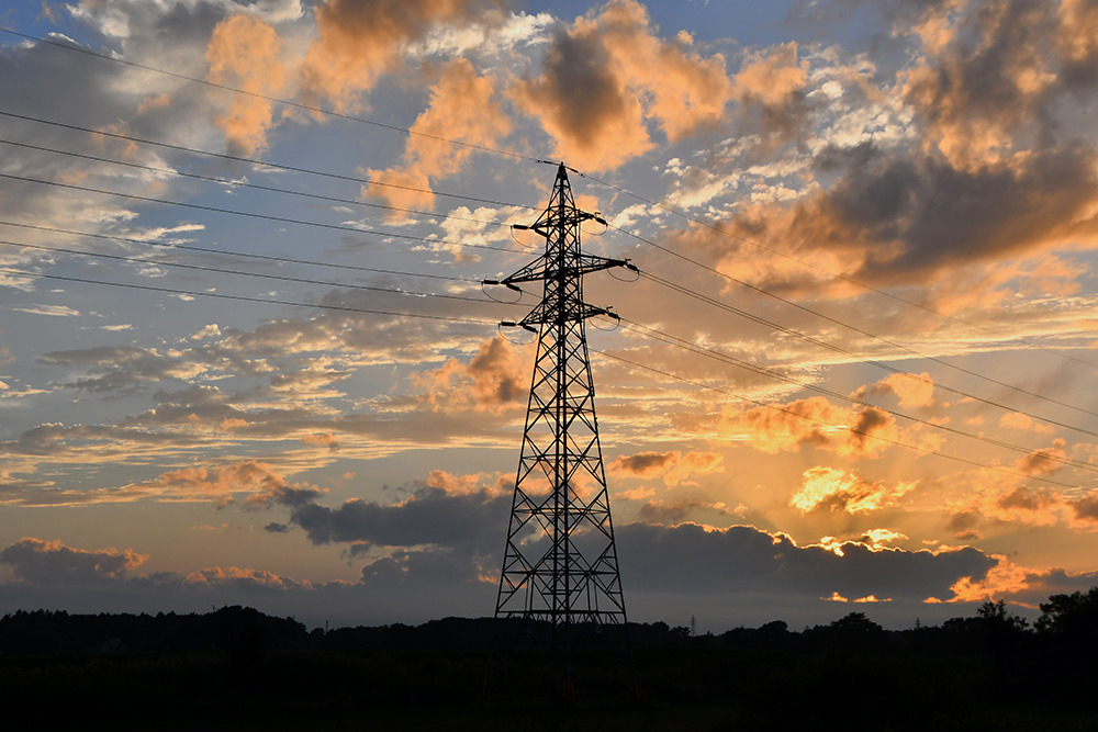 夏にそびえる北海道の鉄塔 100基　鉄塔写真