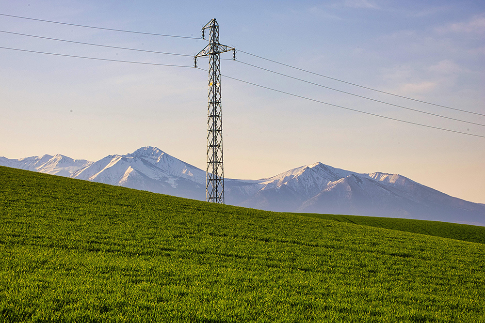 夏にそびえる北海道の鉄塔 100基　鉄塔写真