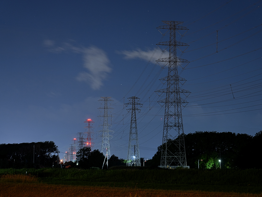 夏にそびえる北海道の鉄塔 100基　鉄塔写真