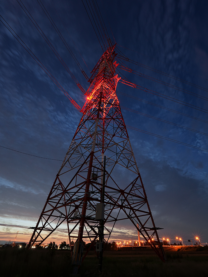 夏にそびえる北海道の鉄塔 100基　鉄塔写真