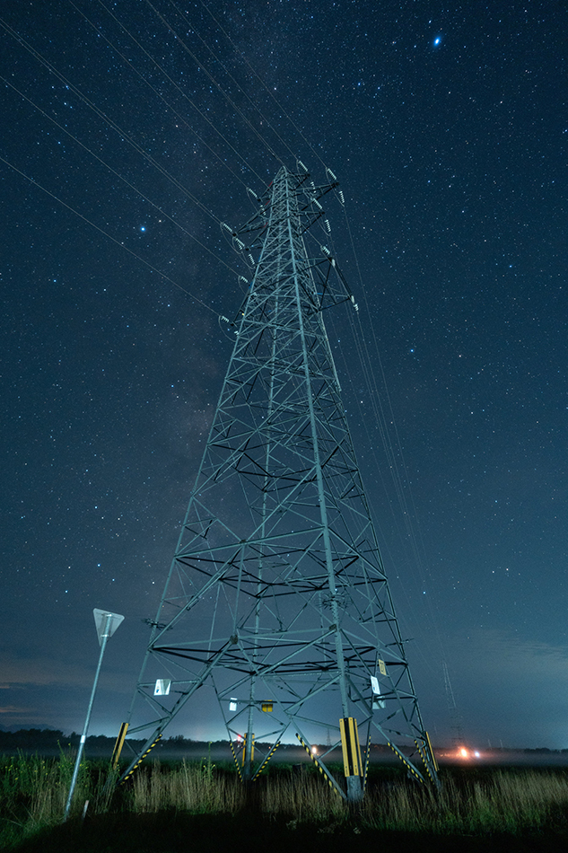 夏にそびえる北海道の鉄塔 100基　鉄塔写真