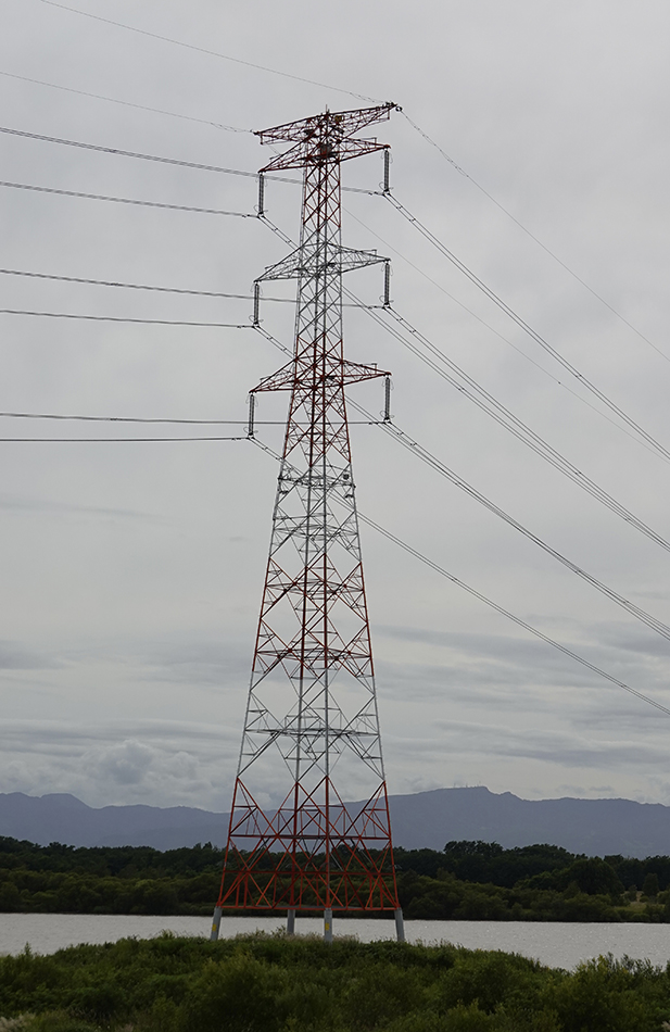 夏にそびえる北海道の鉄塔 100基　鉄塔写真