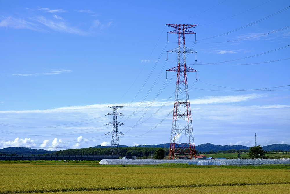夏にそびえる北海道の鉄塔 100基　鉄塔写真