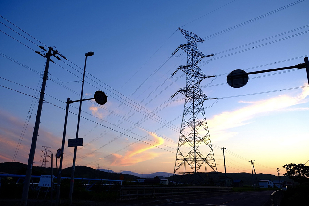 夏にそびえる北海道の鉄塔 100基　鉄塔写真