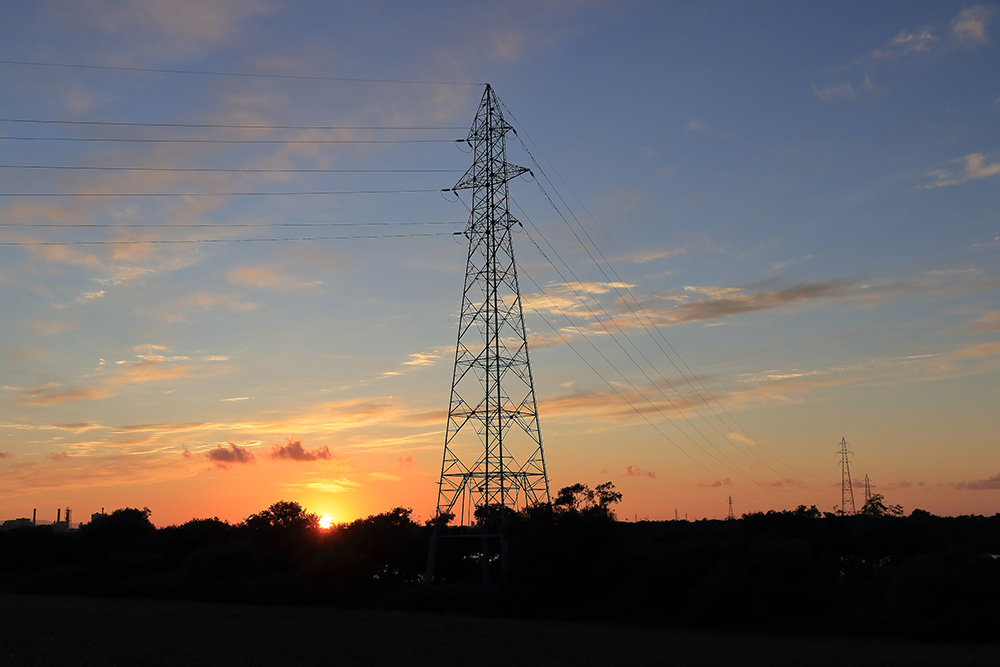 夏にそびえる北海道の鉄塔 100基　鉄塔写真