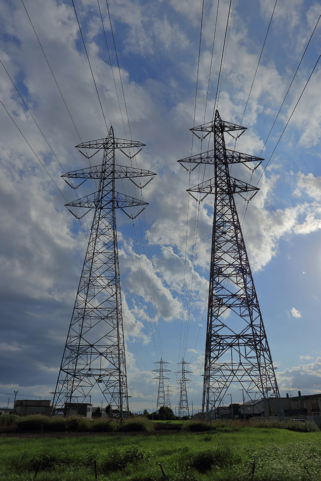 夏にそびえる北海道の鉄塔 100基　鉄塔写真