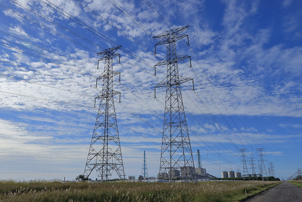 夏にそびえる北海道の鉄塔 100基　鉄塔写真