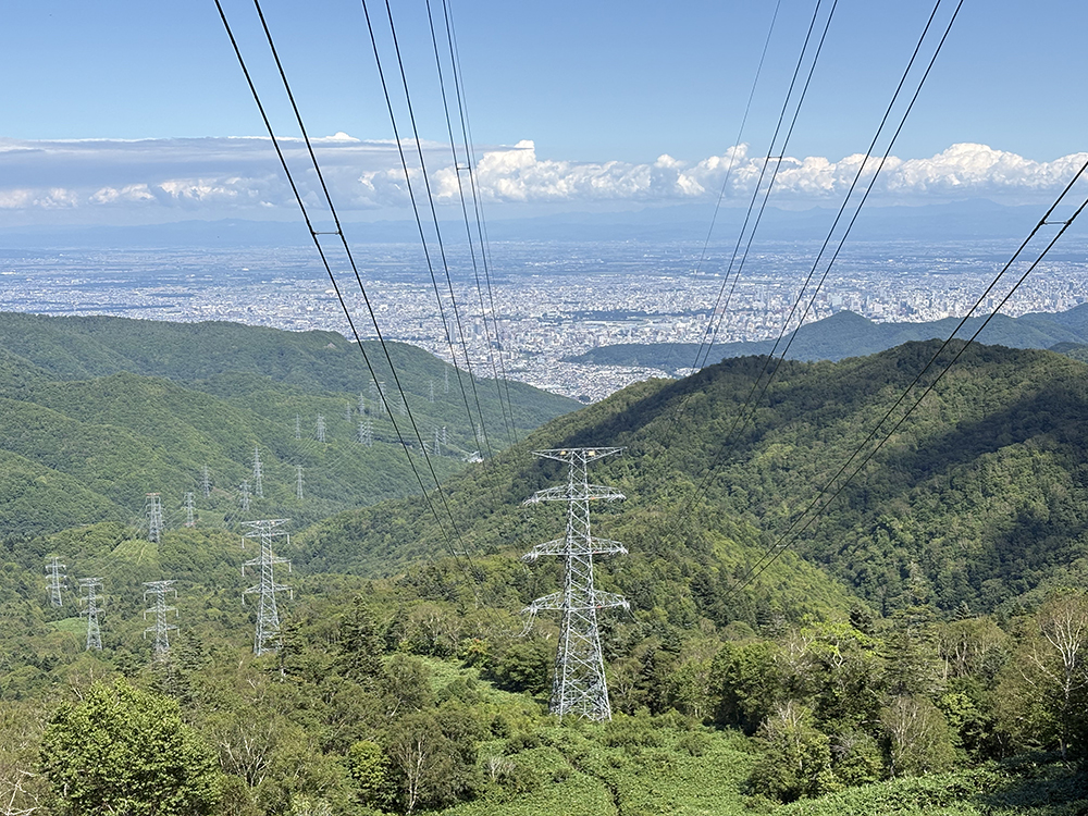 夏にそびえる北海道の鉄塔 100基　鉄塔写真