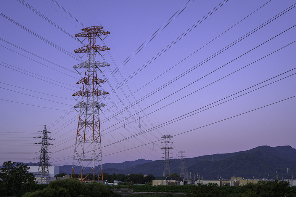 夏にそびえる北海道の鉄塔 100基　鉄塔写真