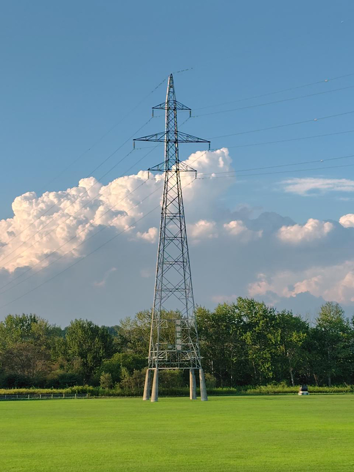 夏にそびえる北海道の鉄塔 100基　鉄塔写真