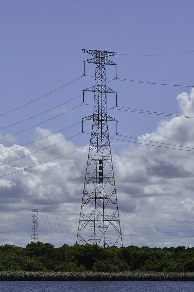 夏にそびえる北海道の鉄塔 100基　鉄塔写真