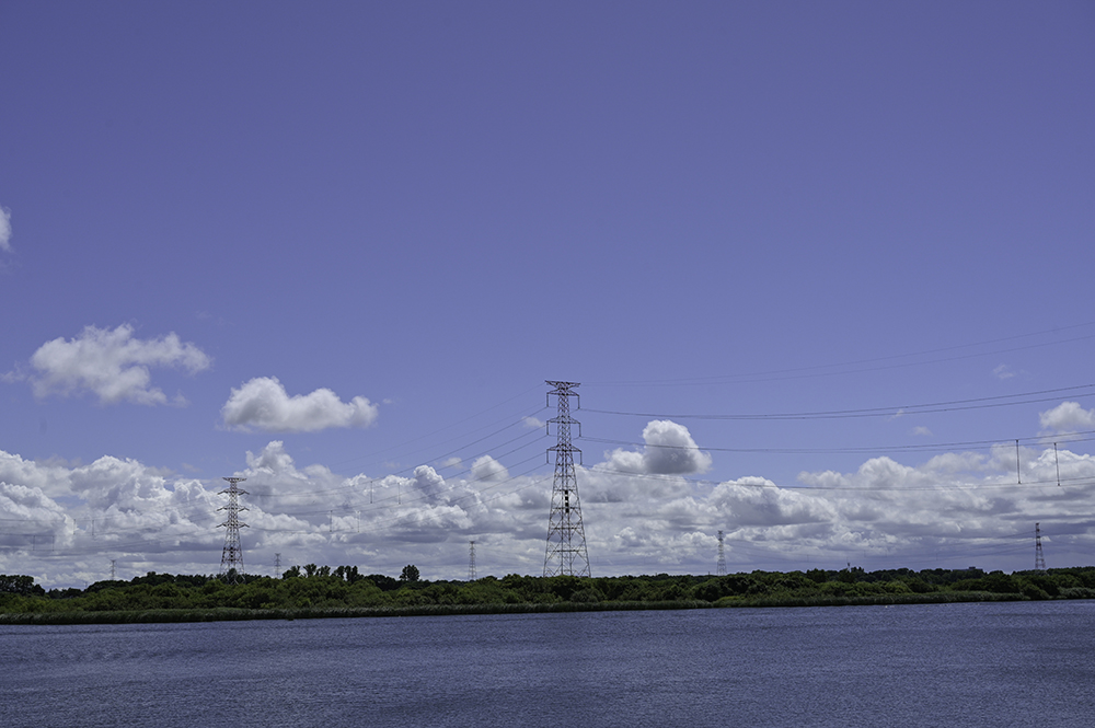 夏にそびえる北海道の鉄塔 100基　鉄塔写真