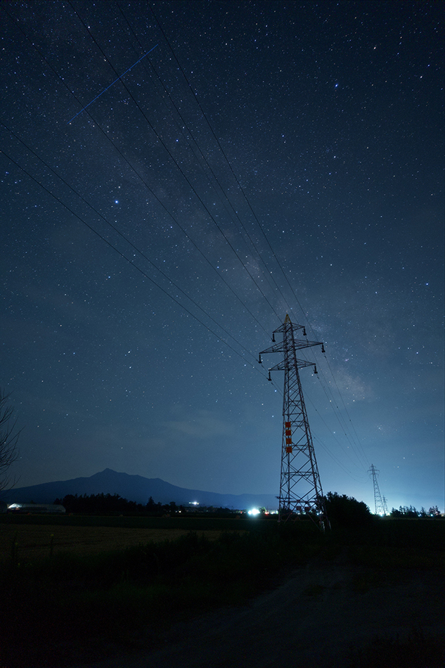 夏にそびえる北海道の鉄塔 100基　鉄塔写真