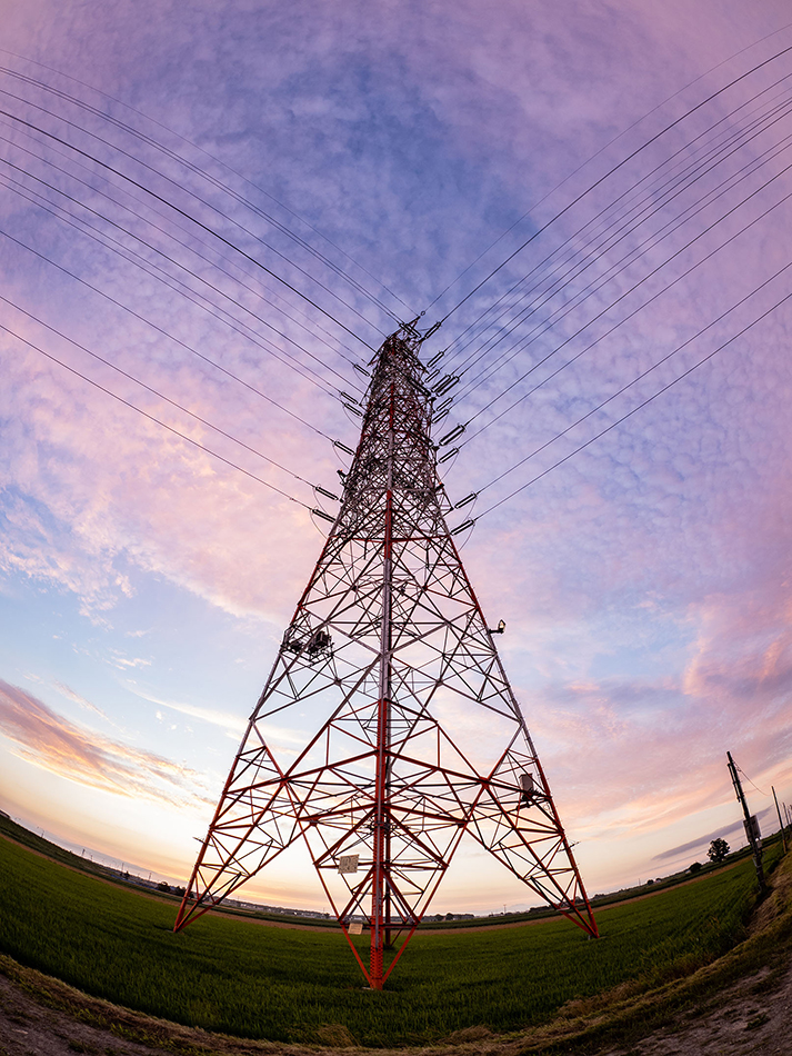 夏にそびえる北海道の鉄塔 100基　鉄塔写真