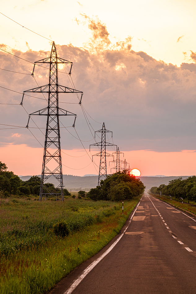 夏にそびえる北海道の鉄塔 100基　鉄塔写真