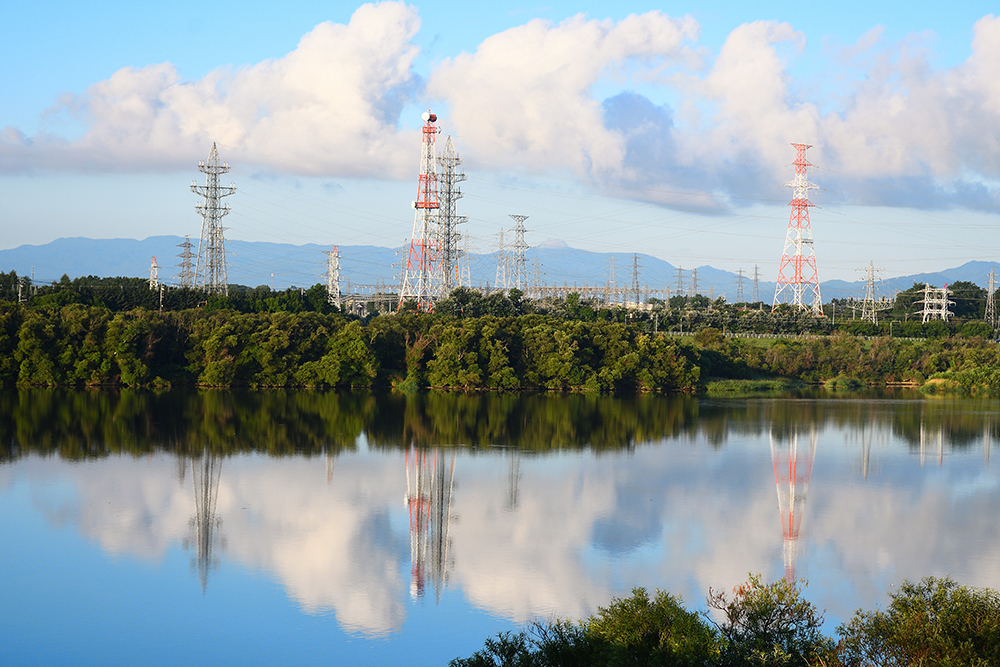 夏にそびえる北海道の鉄塔 100基　鉄塔写真