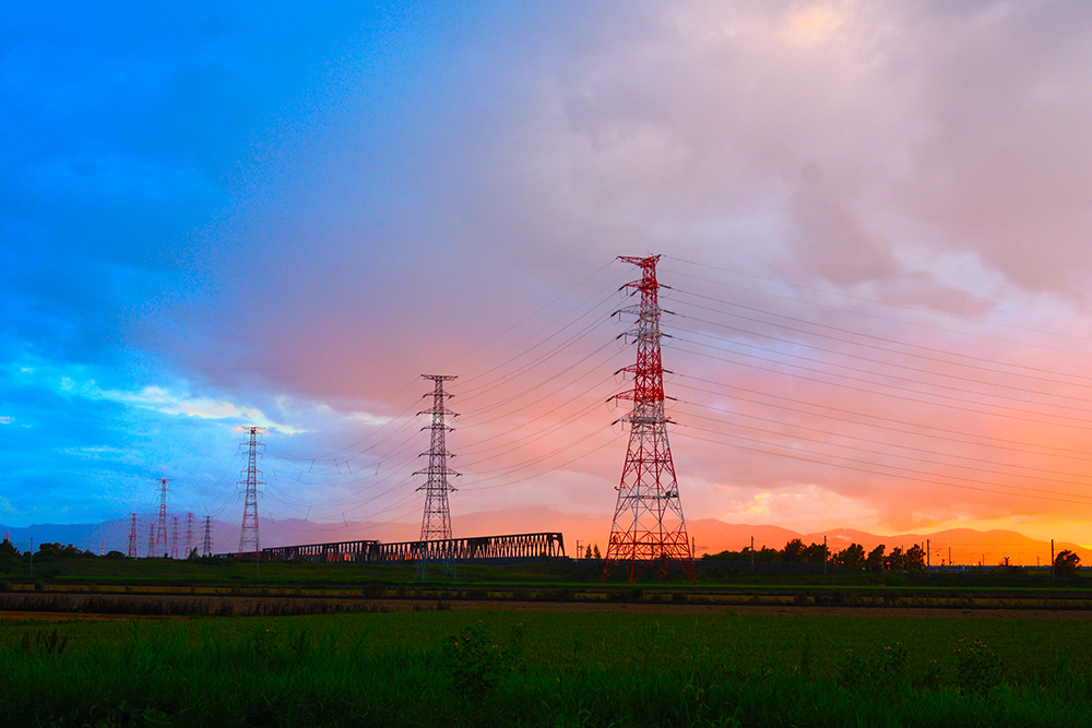 夏にそびえる北海道の鉄塔 100基　鉄塔写真
