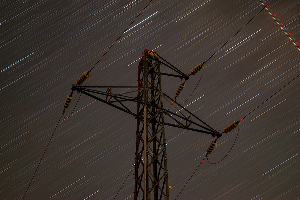 夏にそびえる北海道の鉄塔 100基　鉄塔写真