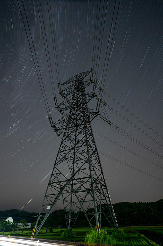 夏にそびえる北海道の鉄塔 100基　鉄塔写真
